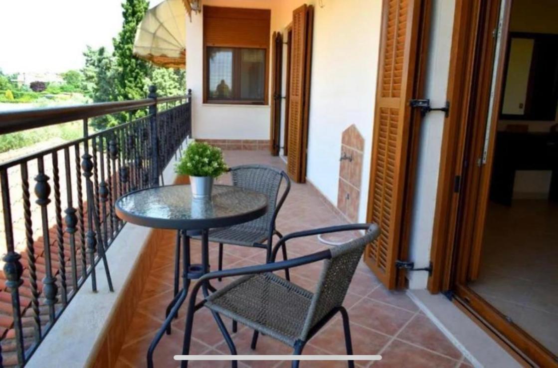 Luxury Appartment, Only 7 Minutes From Thessaloniki Airport And 15 Minutes From Center ,for 8-23 People Also For Gatherings And Parties