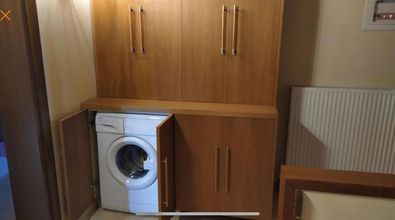 Luxury Appartment, Only 7 Minutes From Thessaloniki Airport And 15 Minutes From Center ,for 8-23 People Also For Gatherings And Parties Appartement *