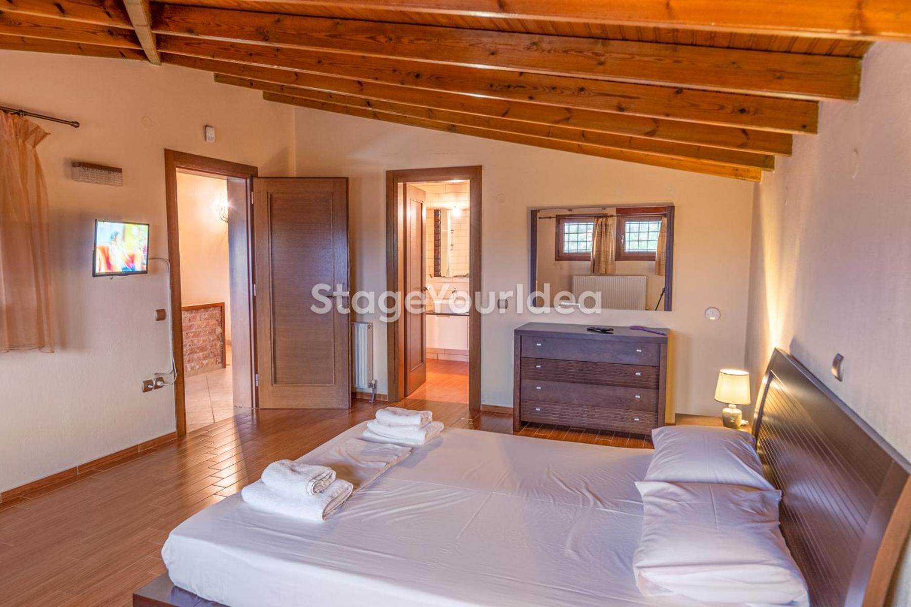 Luxury Appartment, Only 7 Minutes From Thessaloniki Airport And 15 Minutes From Center ,for 8-23 People Also For Gatherings And Parties Appartement