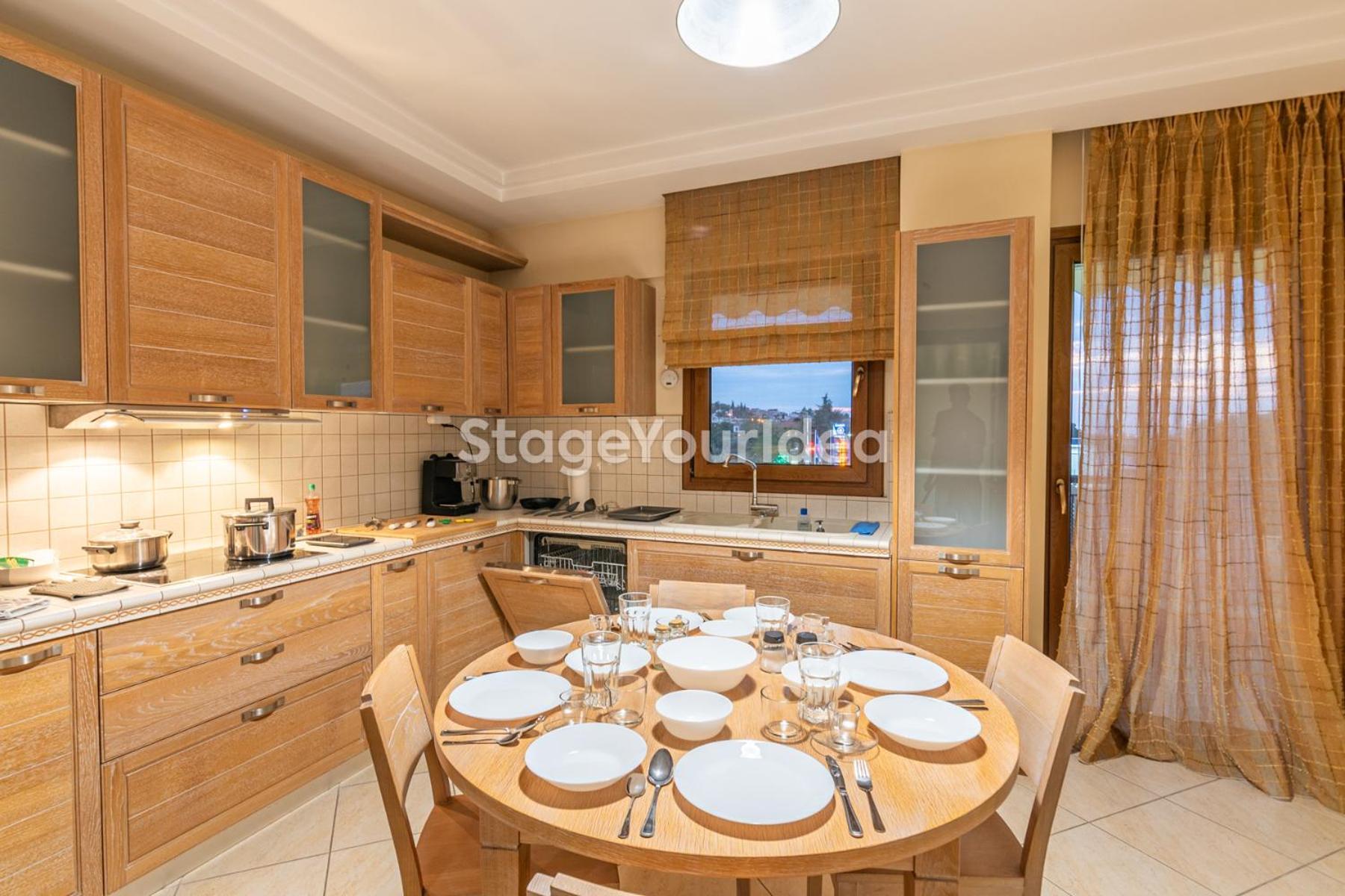 Luxury Appartment, Only 7 Minutes From Thessaloniki Airport And 15 Minutes From Center ,for 8-23 People Also For Gatherings And Parties