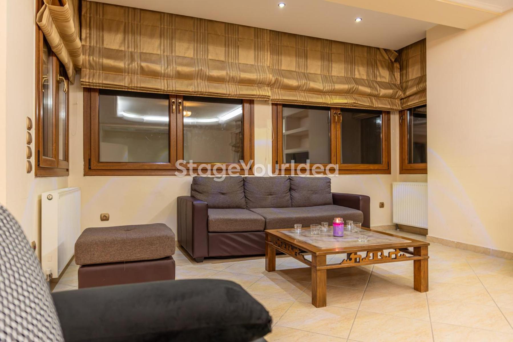 Luxury Appartment, Only 7 Minutes From Thessaloniki Airport And 15 Minutes From Center ,for 8-23 People Also For Gatherings And Parties Neon Rysion