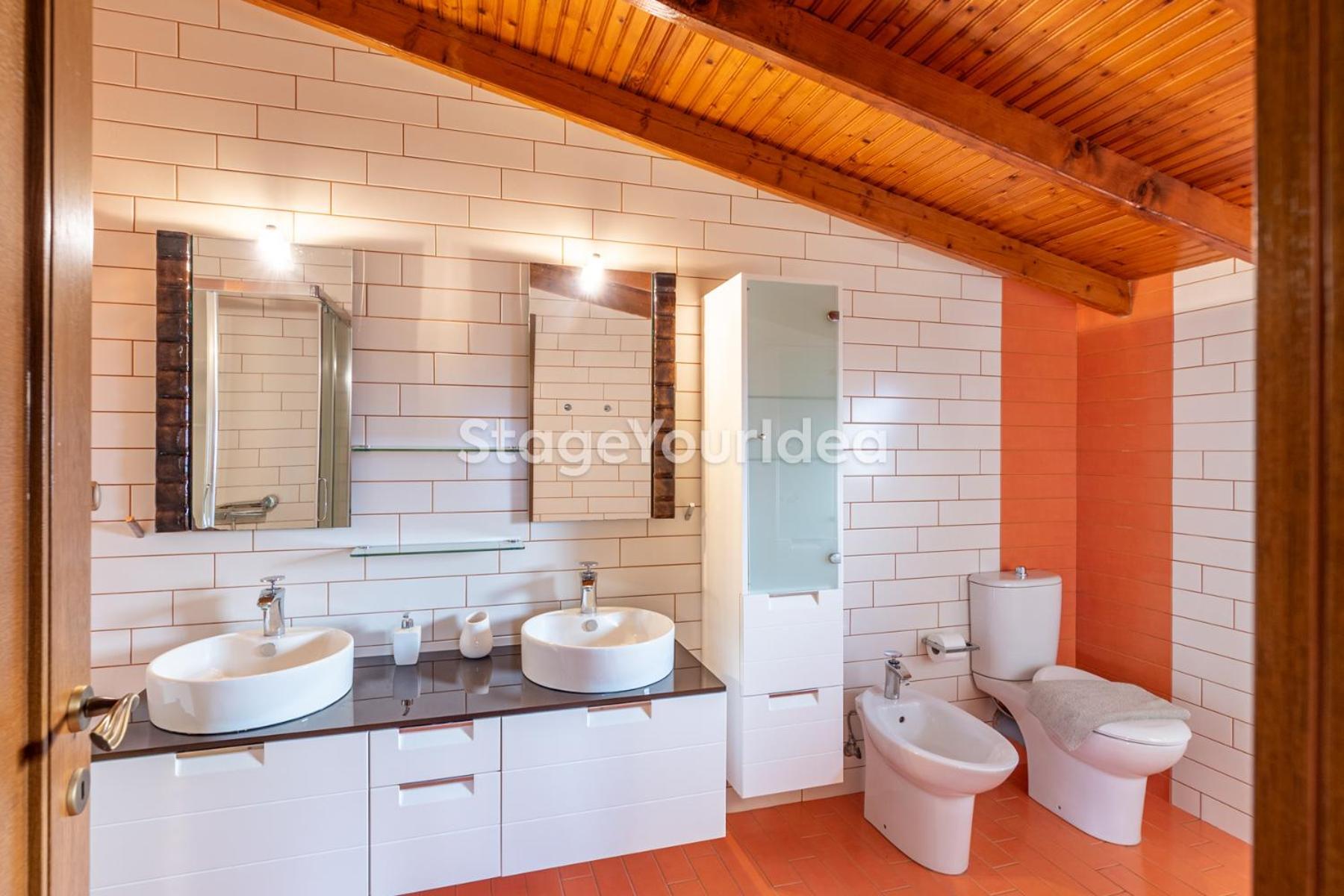 Luxury Appartment, Only 7 Minutes From Thessaloniki Airport And 15 Minutes From Center ,for 8-23 People Also For Gatherings And Parties Apartment *