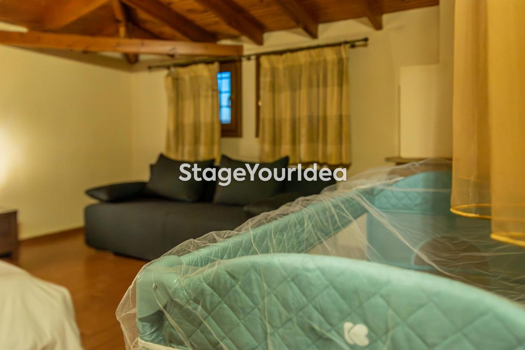 Luxury Appartment, Only 7 Minutes From Thessaloniki Airport And 15 Minutes From Center ,for 8-23 People Also For Gatherings And Parties
