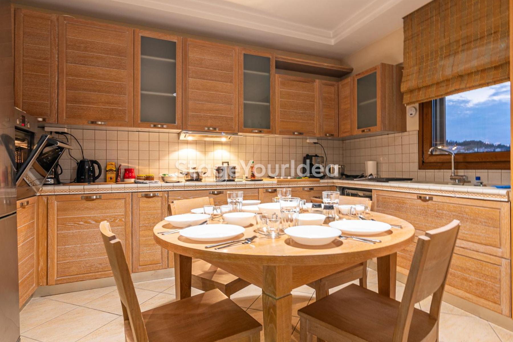 Luxury Appartment, Only 7 Minutes From Thessaloniki Airport And 15 Minutes From Center ,for 8-23 People Also For Gatherings And Parties Apartment *